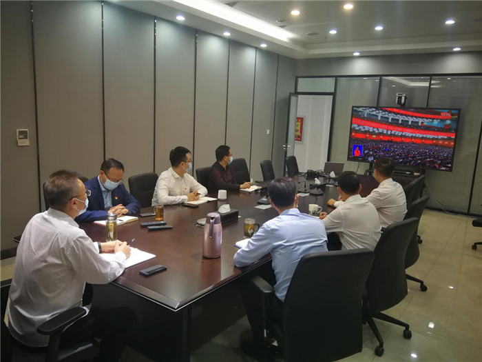 中國信保黨員干部認真收聽收看黨的二十大開幕會盛況