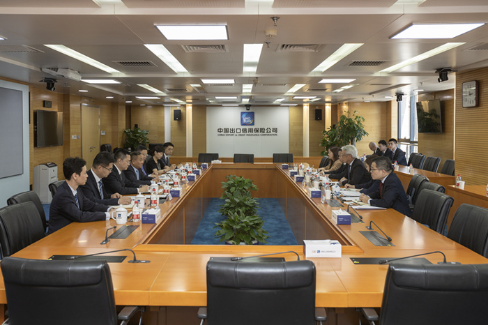 中國信保總經(jīng)理盛和泰會見香港出口信用保險局總監(jiān)趙民忠